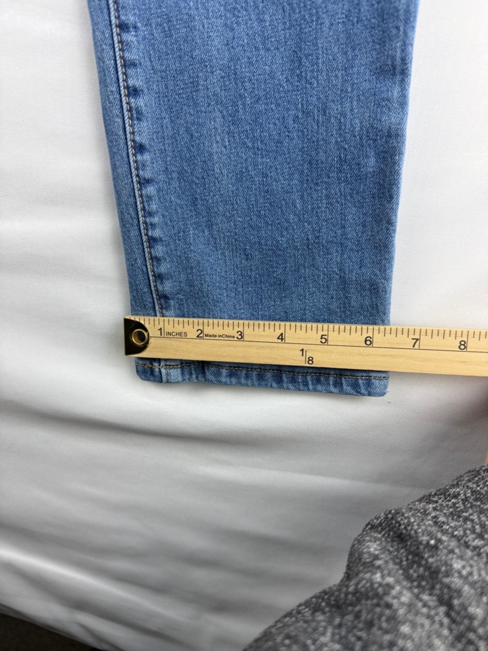 Universal Thread High Rise Straight Jeans – Size 28 - Picture 3 of 10